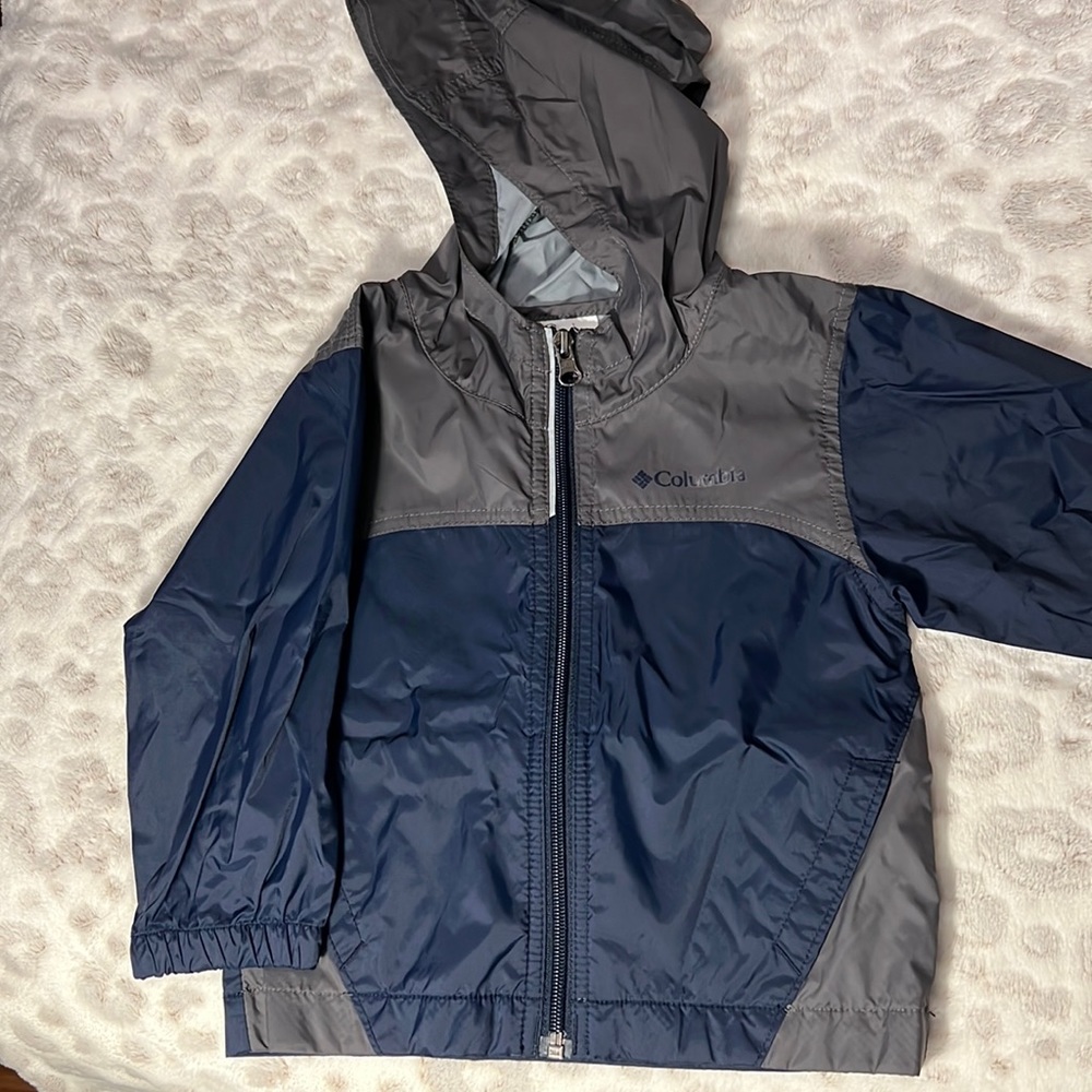 Columbia wind breaker